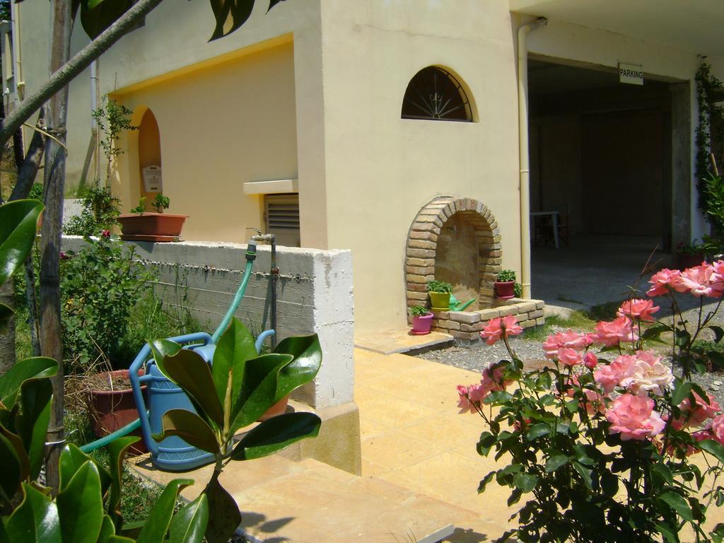 Scorpios Apartments Dassia  Extérieur photo
